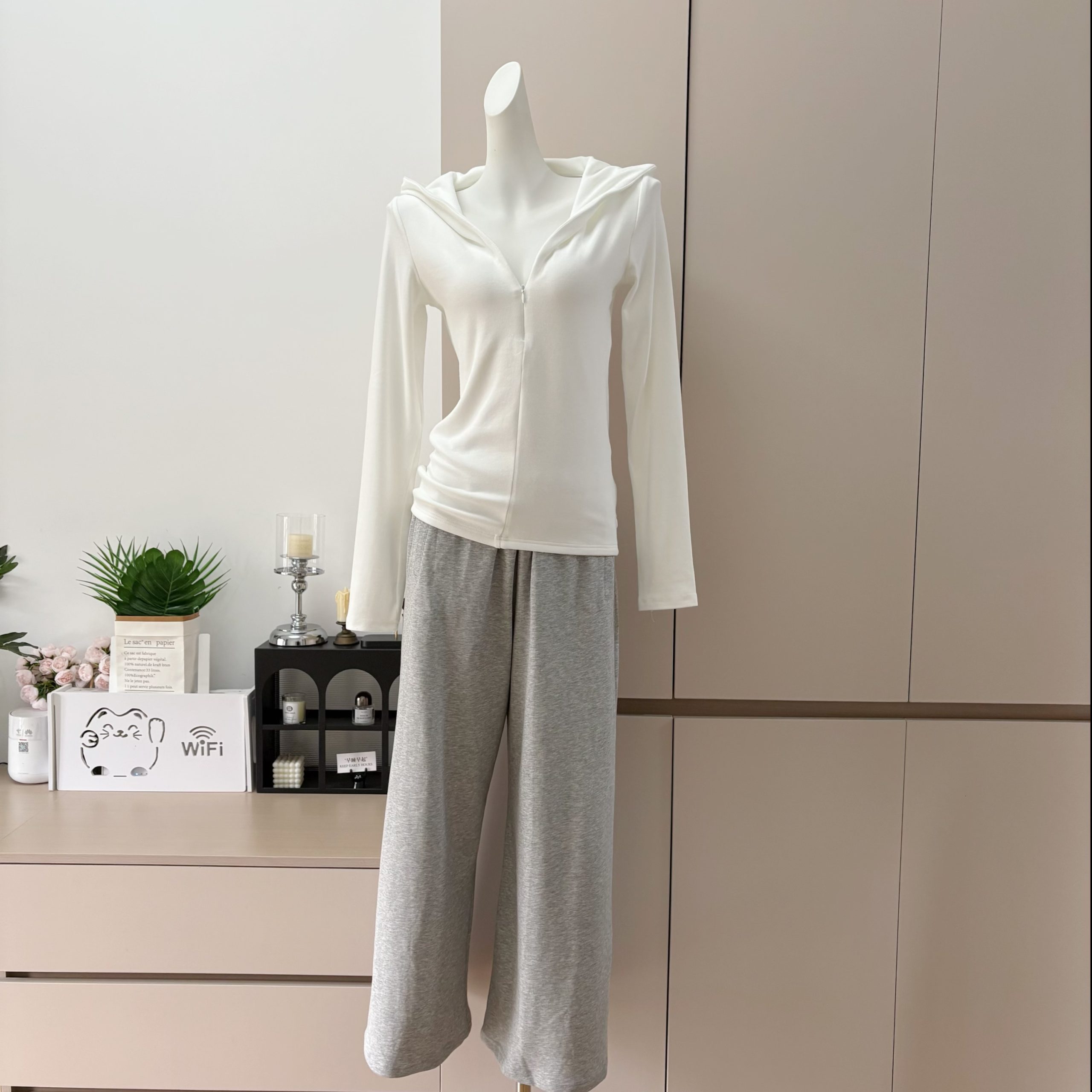 Women's Casual Wide-Leg Pants Set with White Sweatshirt and Gray Pants - Image 2