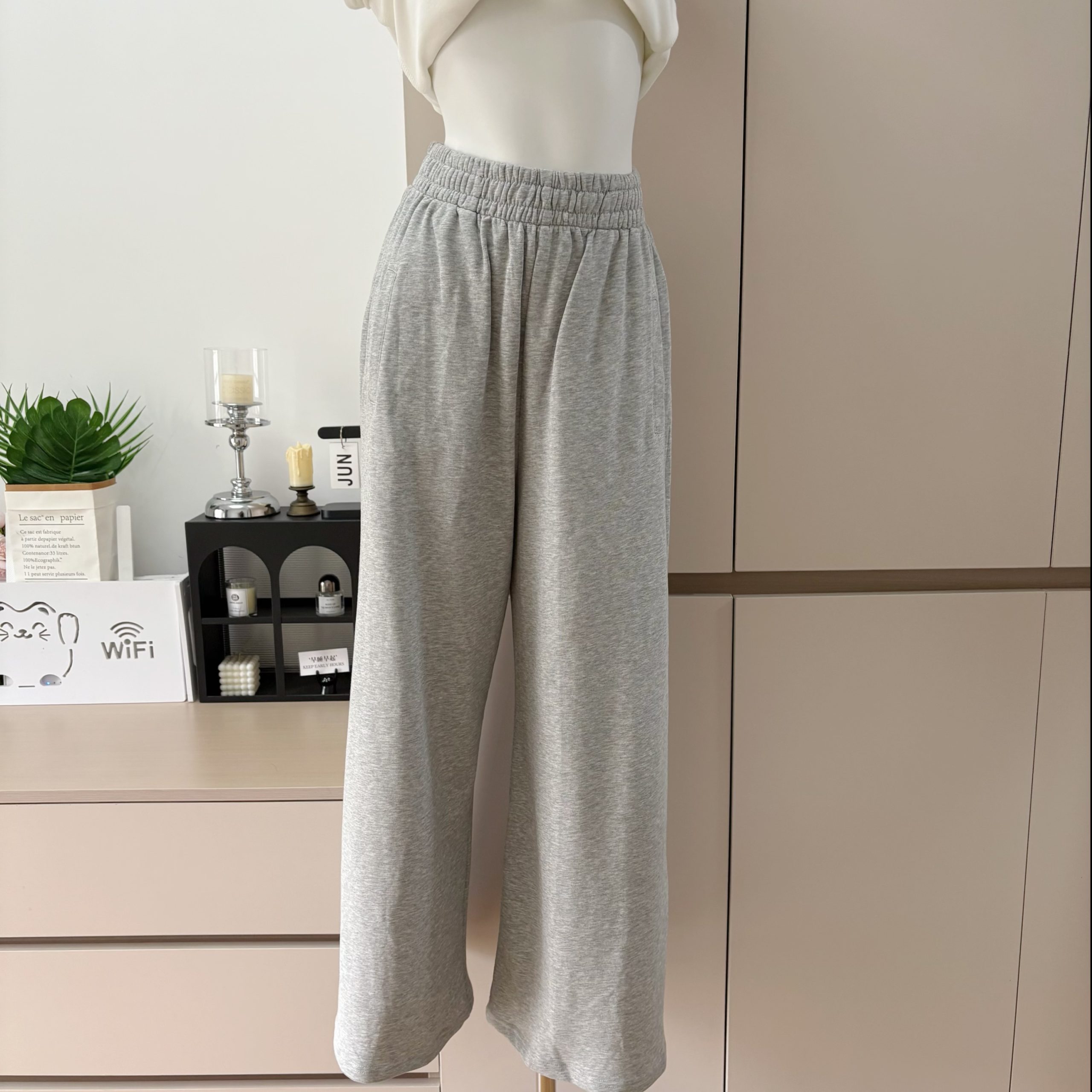 Women's Casual Wide-Leg Pants Set with White Sweatshirt and Gray Pants - Image 3