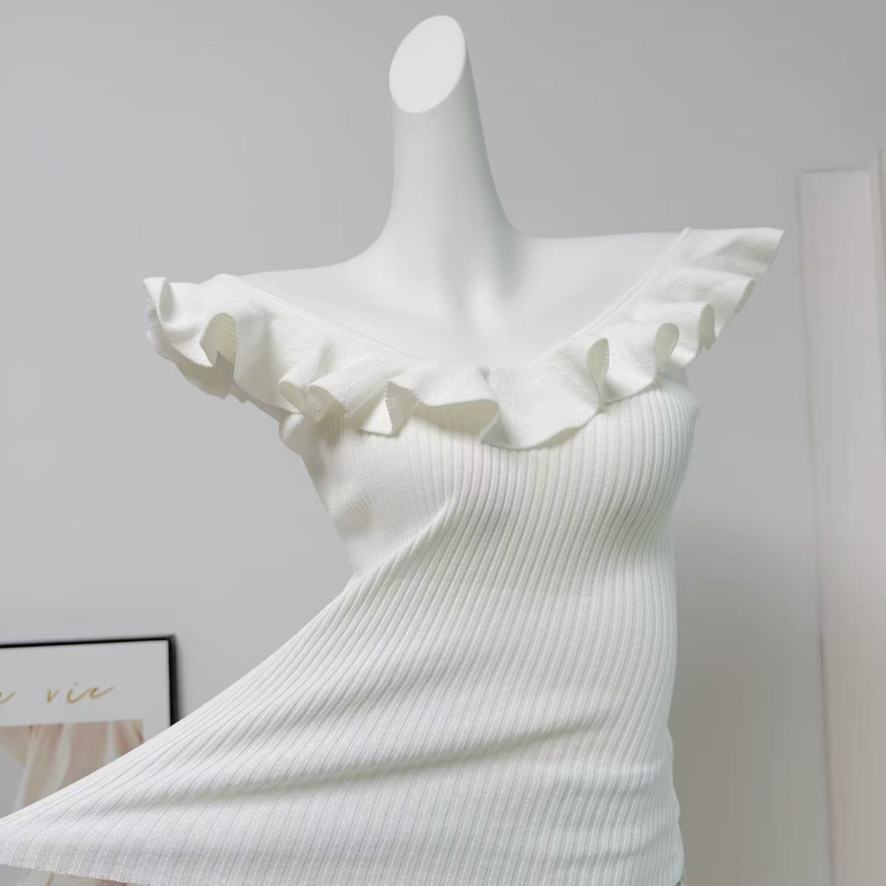 CHICYOU Ruffle One-Shoulder V-Neck Knit Vest Slimming Elegant Two-Version - Image 2