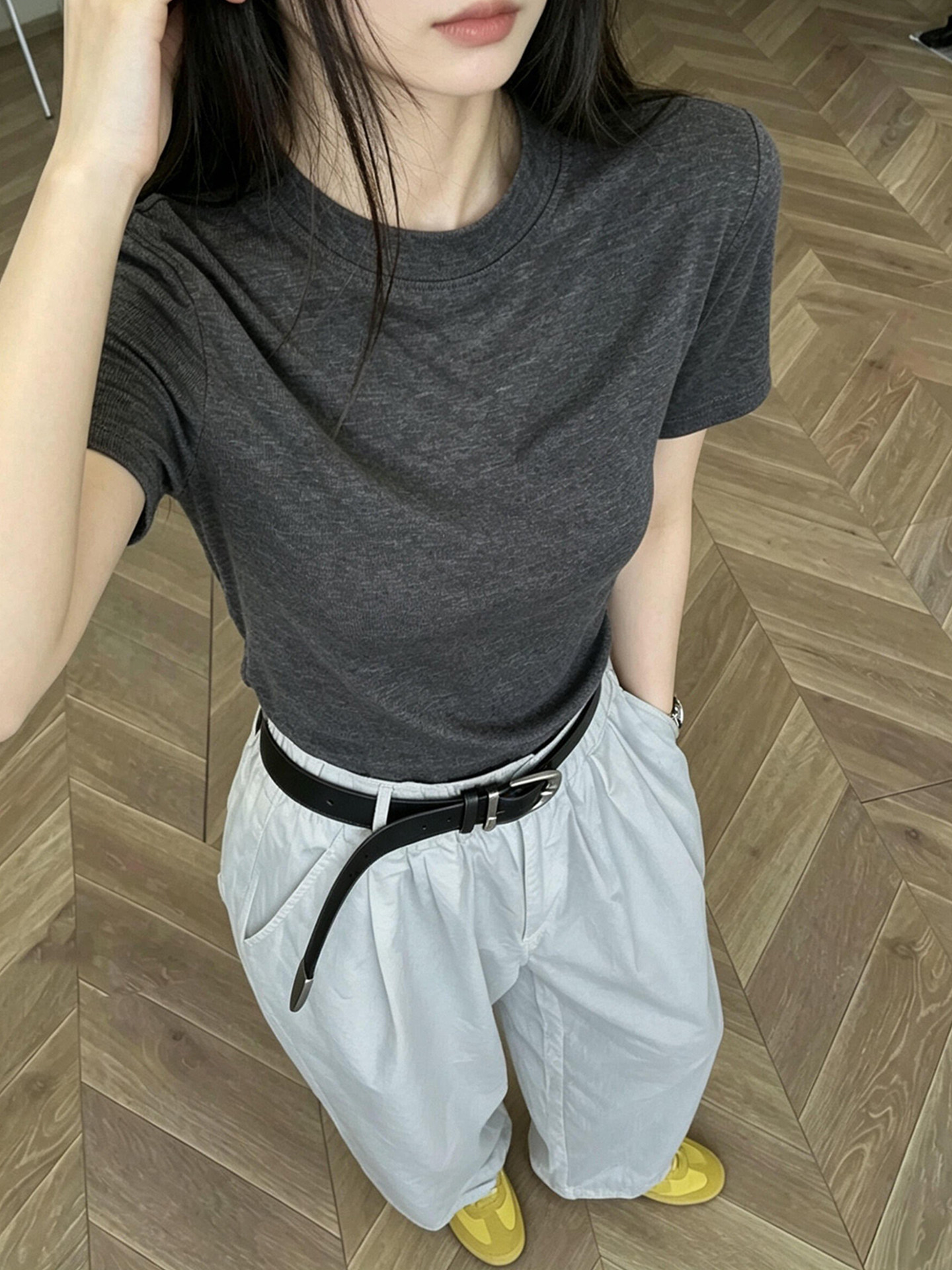 Dark Gray Minimalist Crew Neck Slimming Short Sleeve T-Shirt for Women Summer High-End Old Money Style Top - Image 3