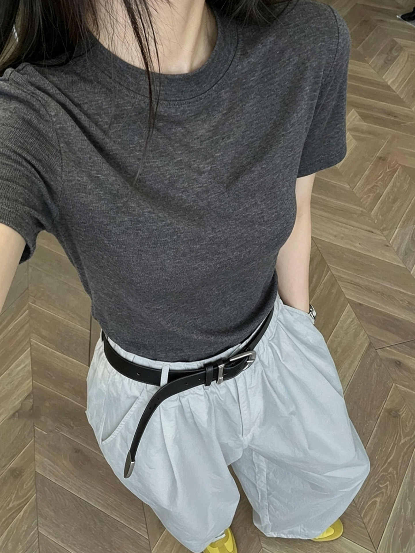 Dark Gray Minimalist Crew Neck Slimming Short Sleeve T-Shirt for Women Summer High-End Old Money Style Top - Image 2
